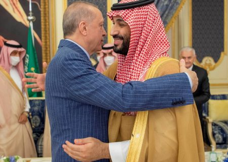 چه شد که بن سلمان و اردوغان اینچنین یکدیگر را در آغوش گرفتند؟ / پای اتحاد علیه ایران در میان است؟