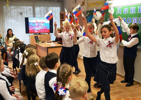 چند مدرسه روسی در کشورهای همسایه مسکو هست؟